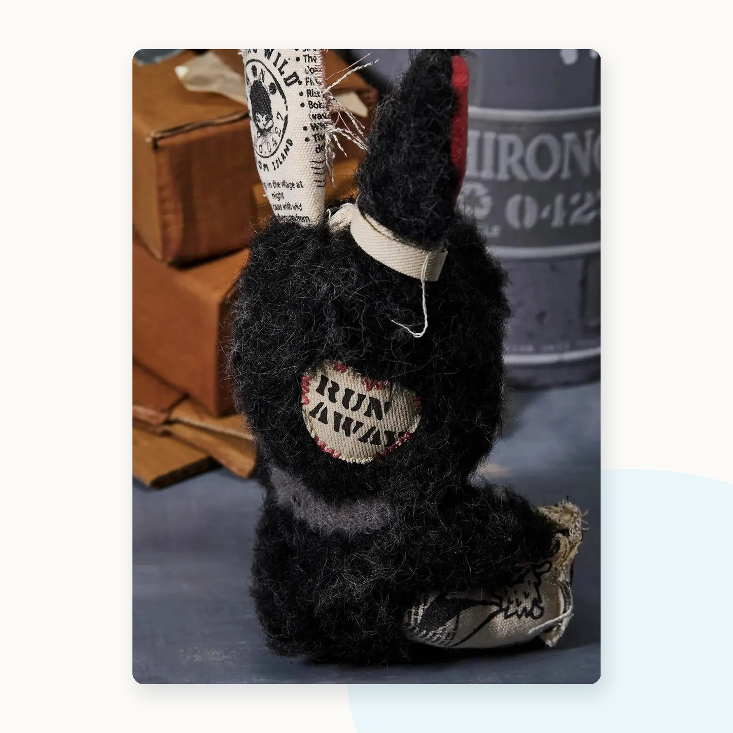 POP MART Hirono Little Hare Plush Doll Pendant - detail