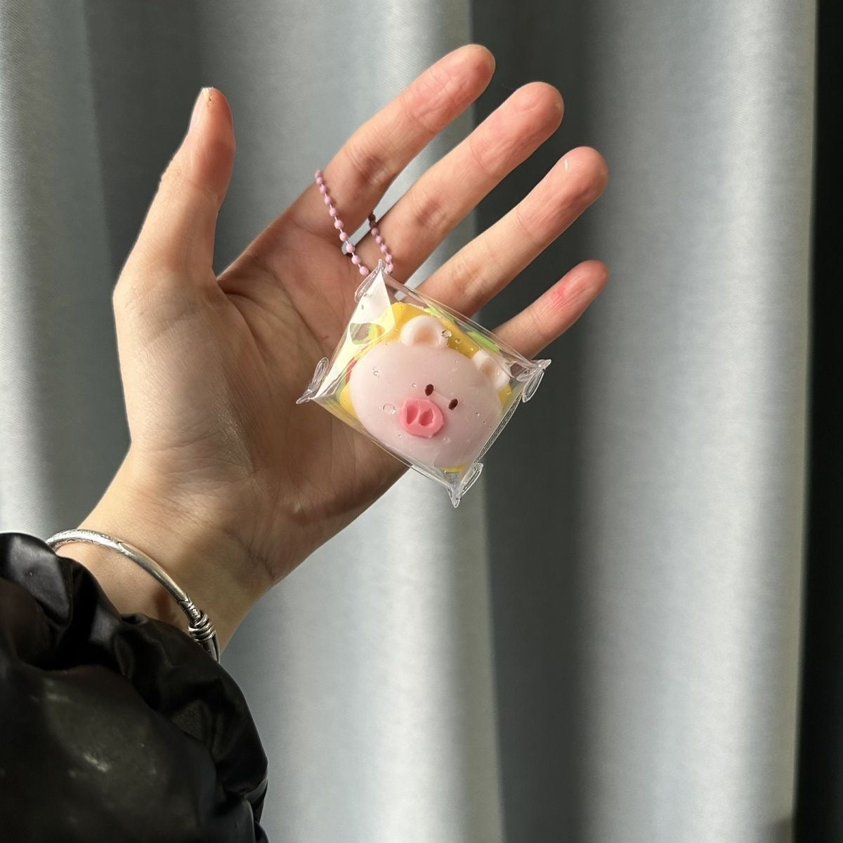 Handmade Mini Pig Hamburger Taba Squishy Toy – product image 6