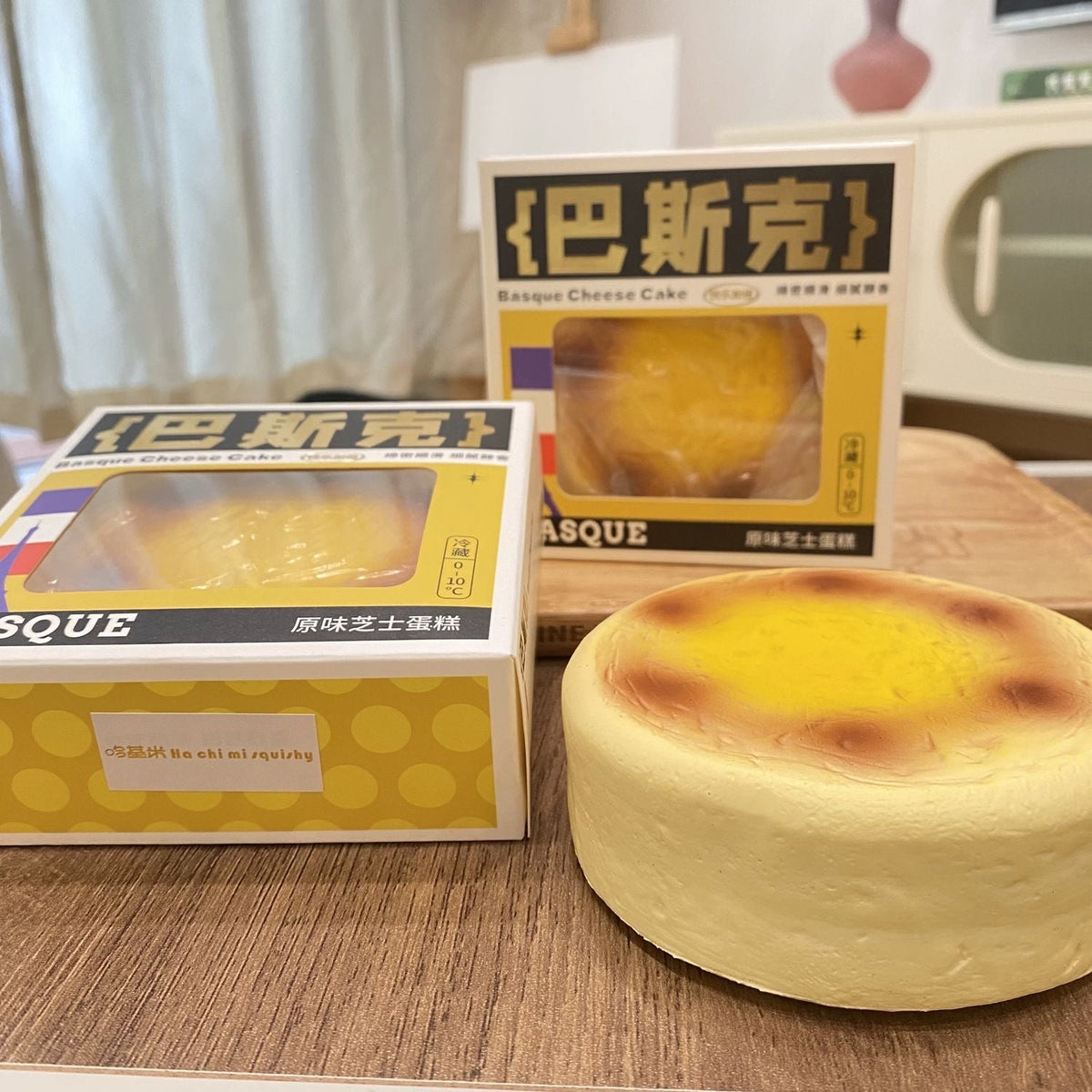 Basque Cheesecake Slow-Rising Squishy – Round Yellow Cake Shape with Browned Rim, Non-Sticky Bakery-Inspired Fidget Toy