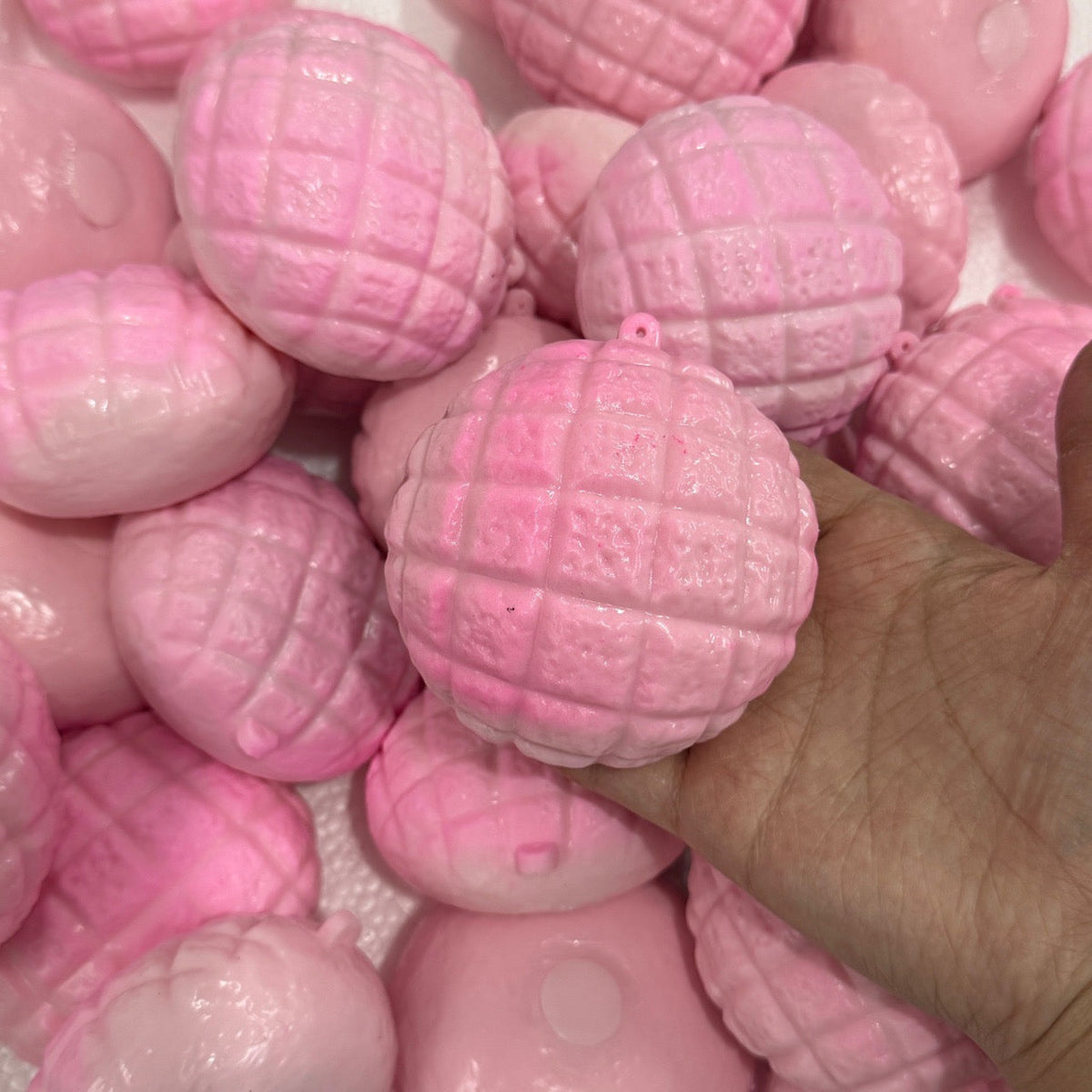 Crunchy Bead & Clay Base Stress Ball Squishy Stress Relief Decompression Toy – product image 3