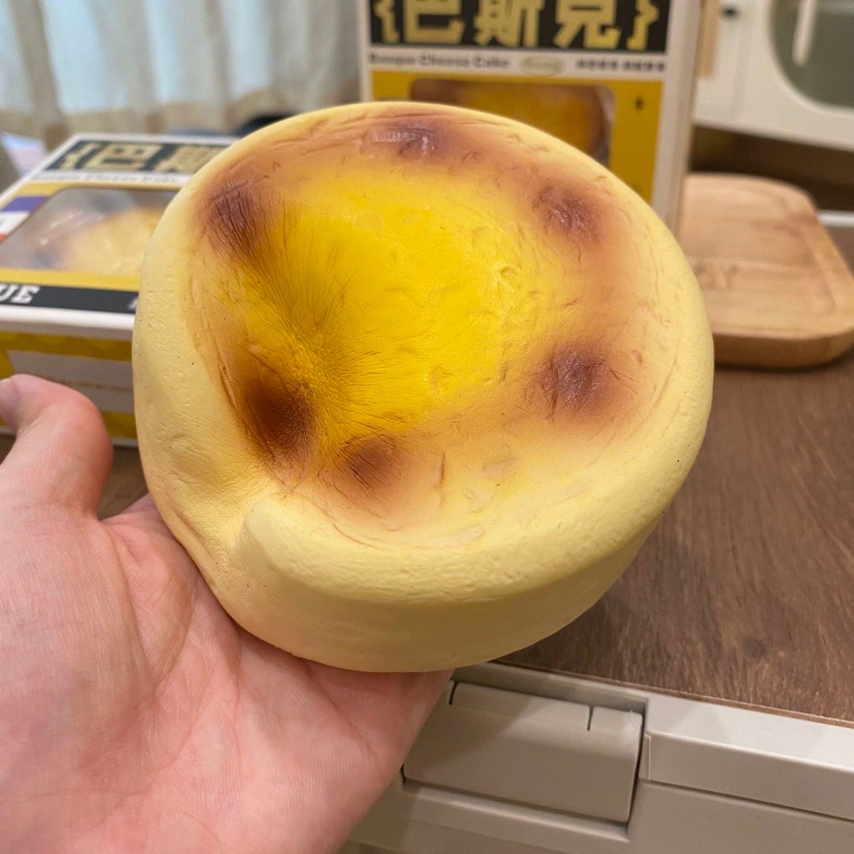 Basque Cheesecake Slow-Rising Squishy – Round Yellow Cake Shape with Browned Rim, Non-Sticky Bakery-Inspired Fidget Toy