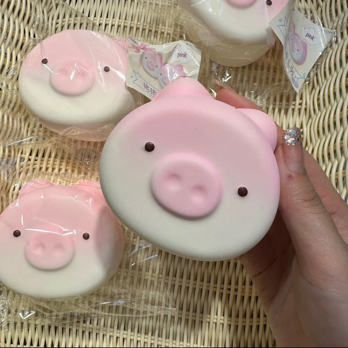 Slow Rising Squishy Pig Stress Relief Toy – product image 3