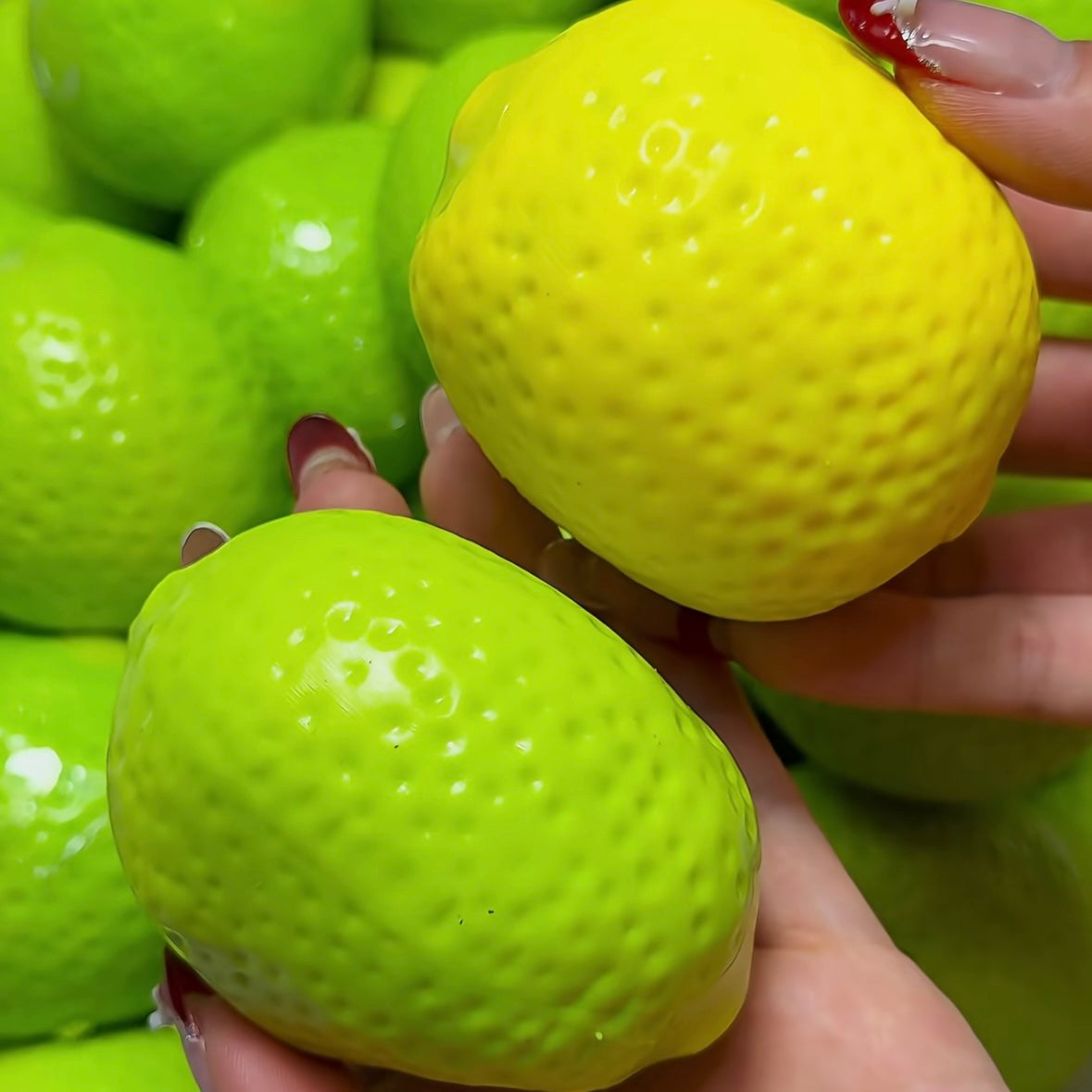 Crunchy Bead & Clay Base Stress Ball Squishy Stress Relief Decompression Toy – product image 7