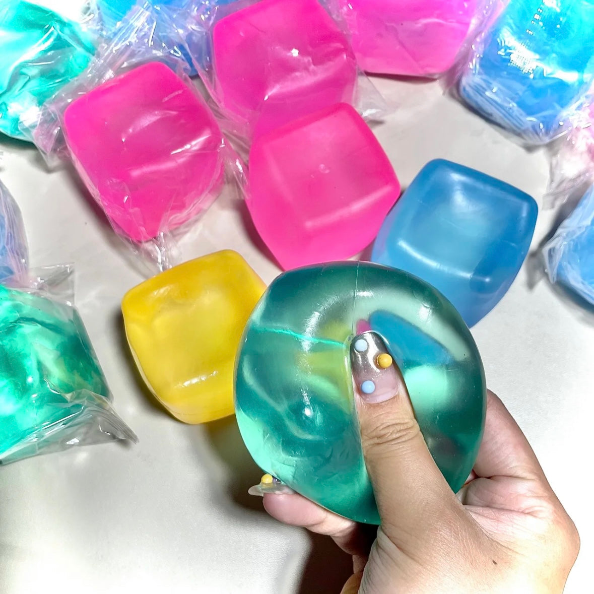 Ice Cube Stress Ball Jelly Ball Squishy Stress Relief Decompression Toy – product image 4