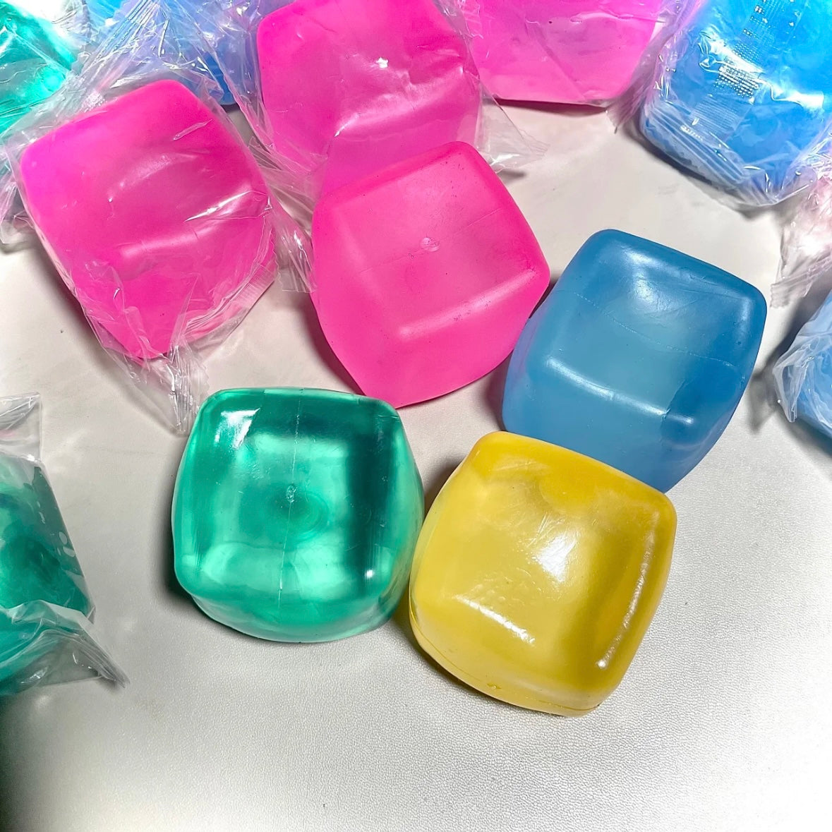 Ice Cube Stress Ball Jelly Ball Squishy Stress Relief Decompression Toy – product image 3
