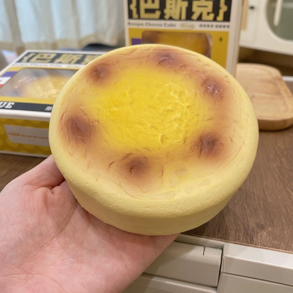 Basque Cheesecake Slow-Rising Squishy – Round Yellow Cake Shape with Browned Rim, Non-Sticky Bakery-Inspired Fidget Toy