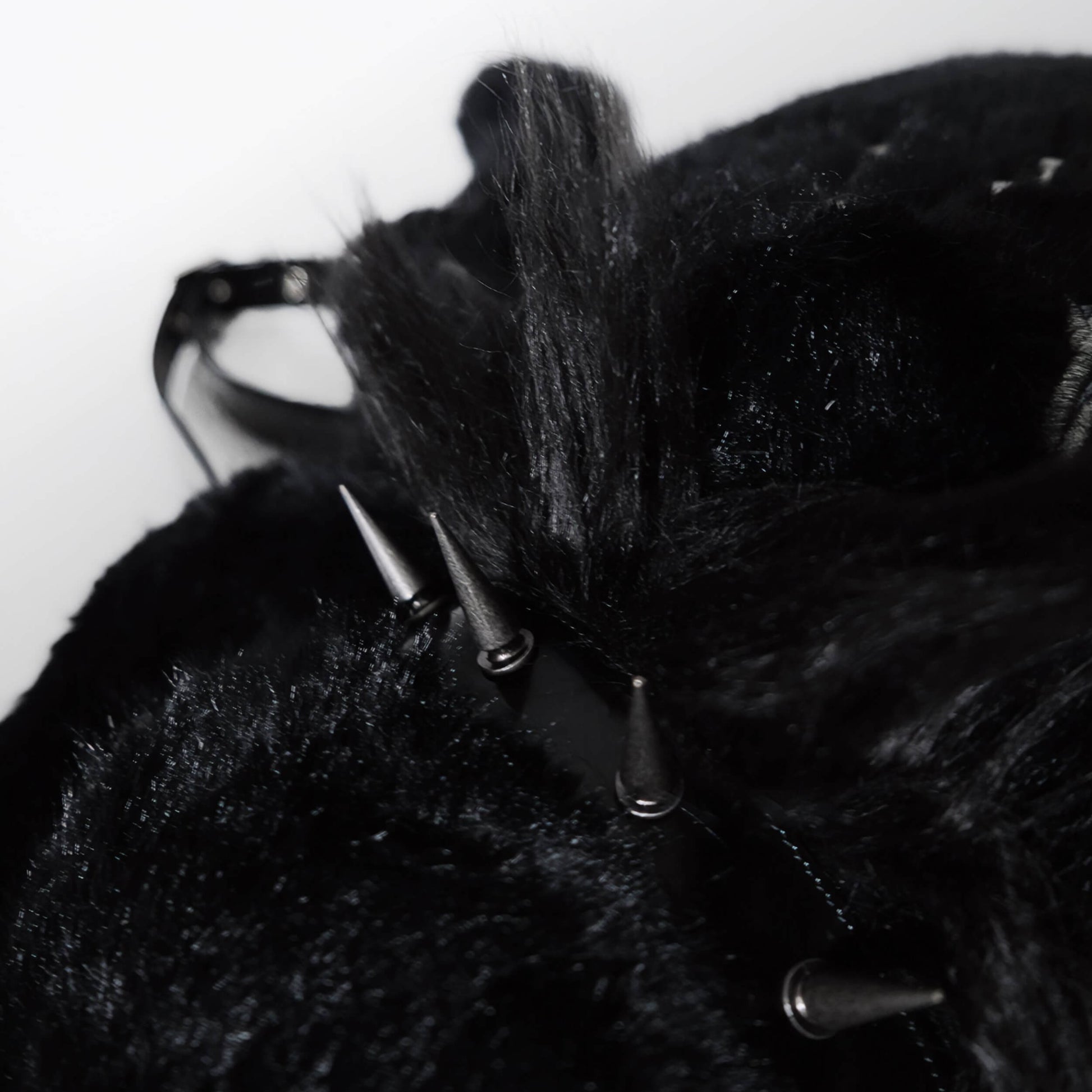 Zhulia Plush Spider Backpack with Strap — image 13