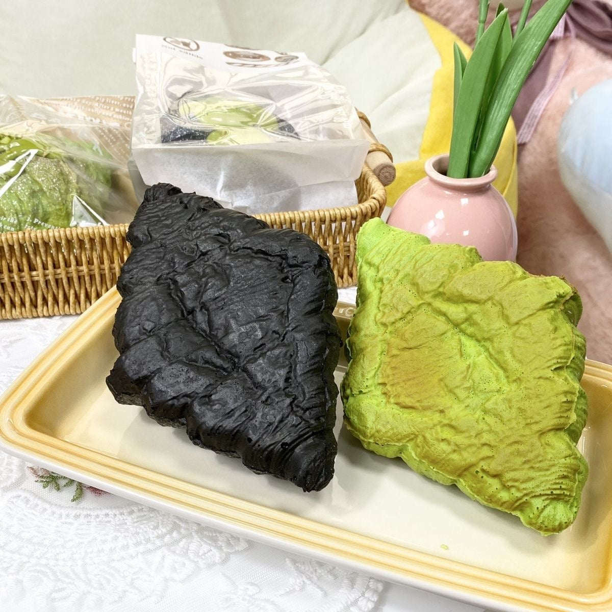 Croissant Slow-Rising Squishy – Matcha Green, Sesame Black, Strawberry Pink or Bread Brown Bakery-Inspired Squeeze Toy