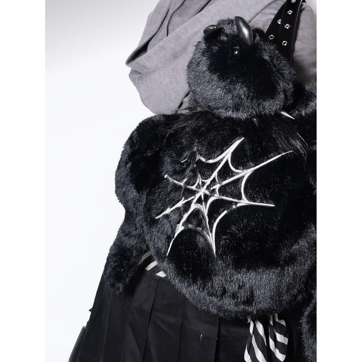 Zhulia Plush Spider Backpack with Strap — image 8